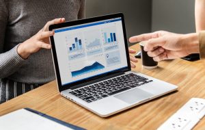 The Grammar of Graphics – R and ggplot2